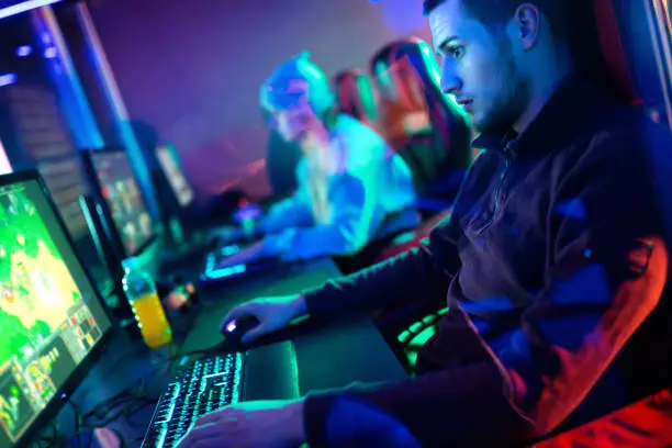 A person finds support and guidance in an online gaming addiction support group